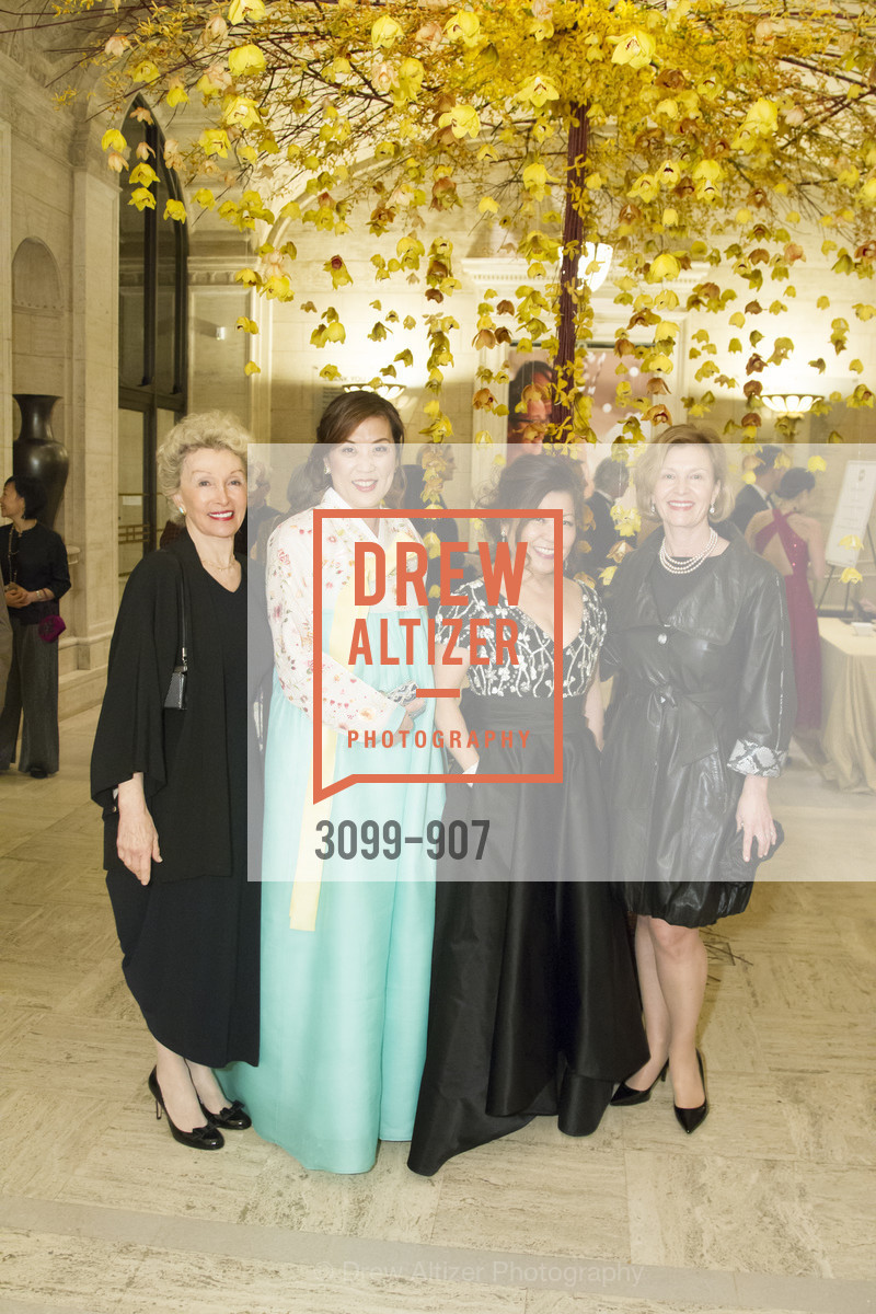 Linda Saraf, Sung Jin Ingriselli, Nanci Nishimura, Kathy Gregory, The Asian Art Museum of San Francisco 50th Anniversary Gala, Asian Art Museum. 200 Larkin St, Photo #3099-907 Linda Saraf, Sung Jin Ingriselli, Nanci Nishimura, Kathy Gregory, Photo #3099-907