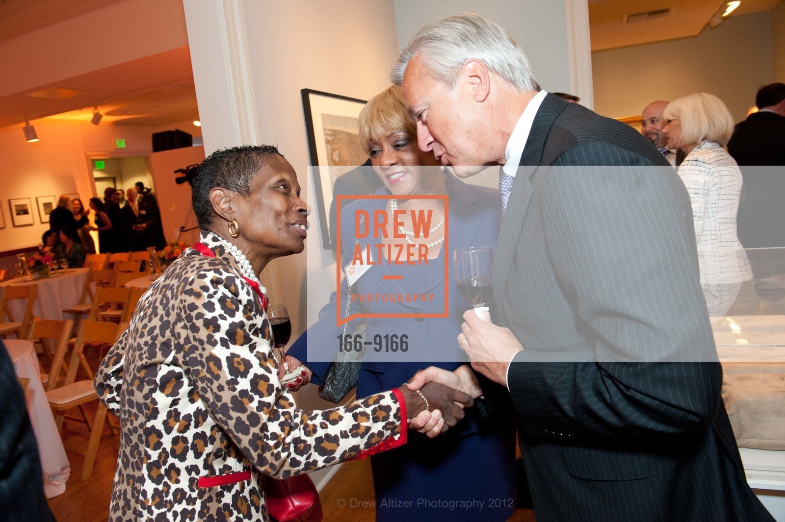 Linda Crayton, Brenda Wright, John Stumpf, CALIFORNIA HISTORICAL SOCIETY Reception Honoring Congresswoman Nancy Pelosi, US, August 7th, 2012, Photo #166-9166 Linda Crayton, Brenda Wright, John Stumpf, Photo #166-9166