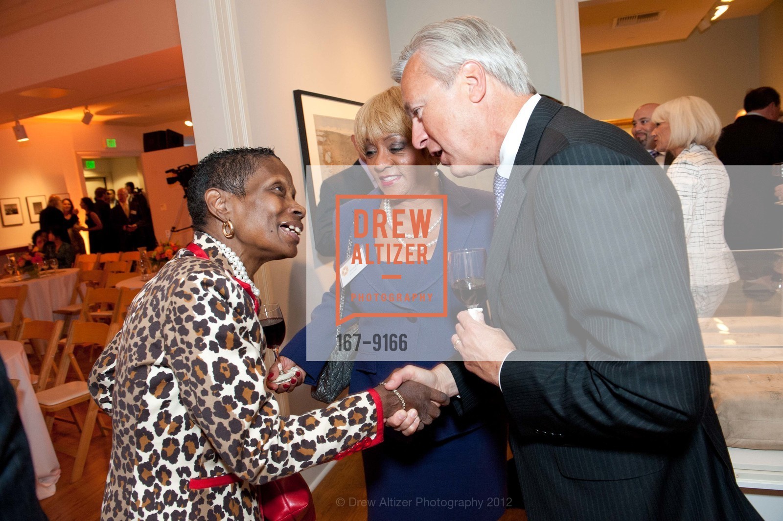 Linda Crayton, Brenda Wright, John Stumpf, CALIFORNIA HISTORICAL SOCIETY Reception Honoring Congresswoman Nancy Pelosi, US, August 7th, 2012, Photo #167-9166 Linda Crayton, Brenda Wright, John Stumpf, Photo #167-9166