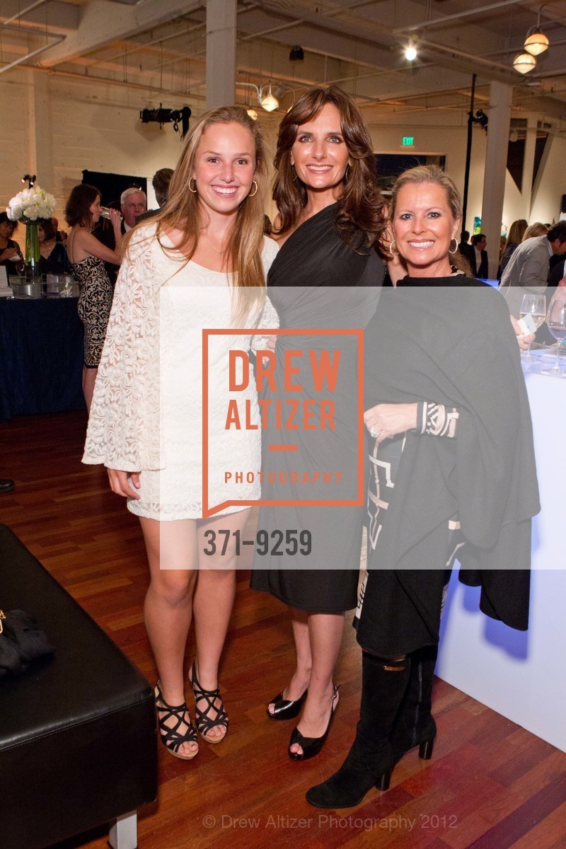 Olivia Simonson, Lisa Fletcher, Christina Morgan, THE HUMANE SOCIETY OF THE UNITED STATES Presents To the Rescue! Saving Animal Lives San Francisco, Terra Gallery. 511 Harrison Street, September 29th, 2012, Photo #371-9259 Olivia Simonson, Lisa Fletcher, Christina Morgan, Photo #371-9259