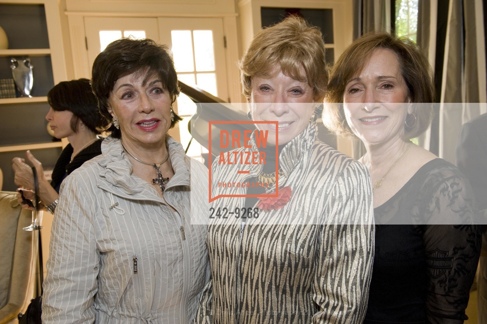 Jeri Dexter, Maria Pitcarain, Susan Gilardi, Photo #242-9268