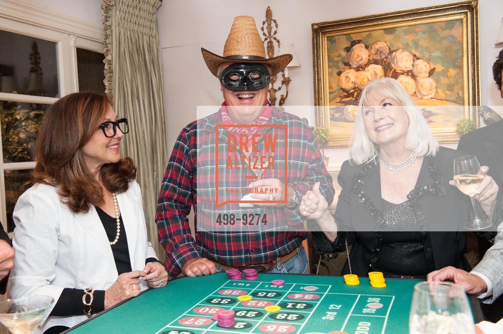 Robin Cerf, Jim Oakes, Arlene Inch, TONI WOLFSON & BOB FEDERIGHI'S James Bond Costume Party, US, October 27th, 2012, Photo #498-9274 Robin Cerf, Jim Oakes, Arlene Inch, Photo #498-9274