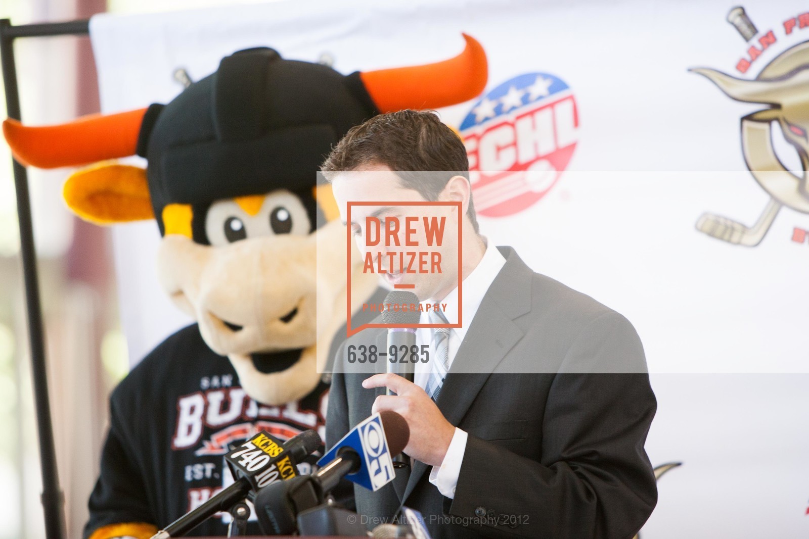 Jason Lockhart, Press Conference for the SF BULLS HOCKEY TEAM, US, June 26th, 2012, Photo #638-9285 Jason Lockhart, Photo #638-9285