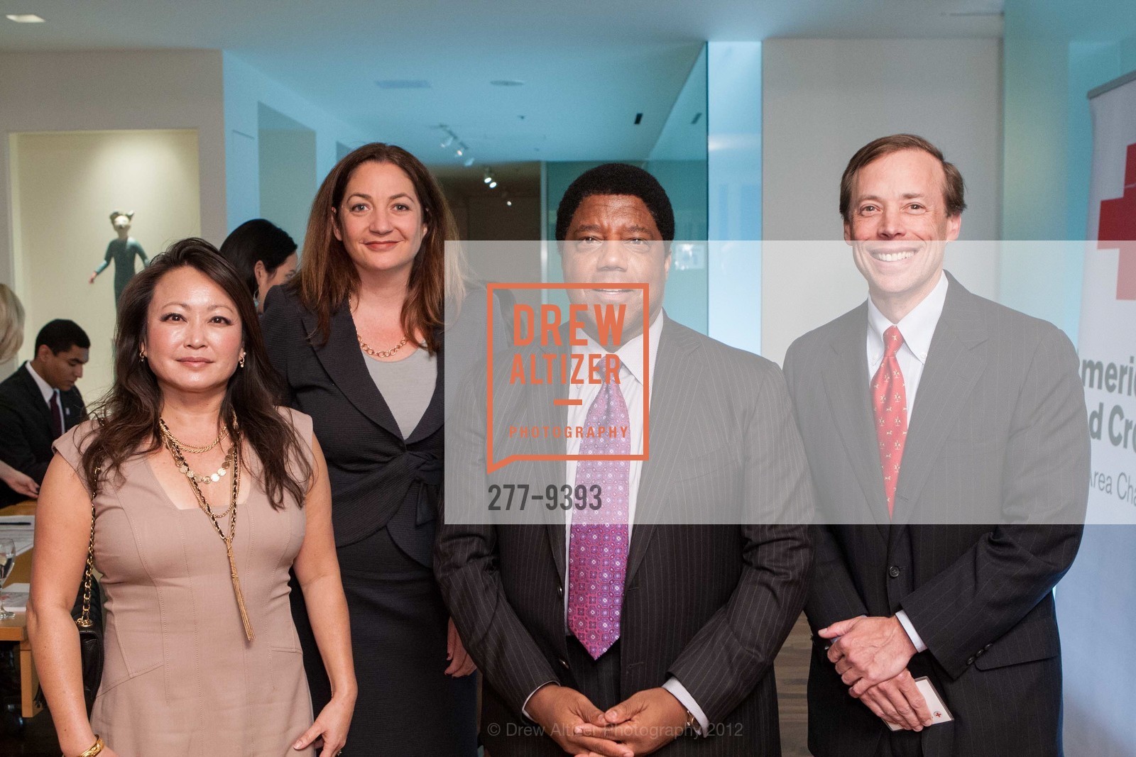 Mavis Yee, Jill Gordon, Lloyd Dean, Robert Weikert, 2013 Humanitarian CEO of the Year, Dignity Health Red Cross Board members, US, November 15th, 2012, Photo #277-9393 Mavis Yee, Jill Gordon, Lloyd Dean, Robert Weikert, Photo #277-9393