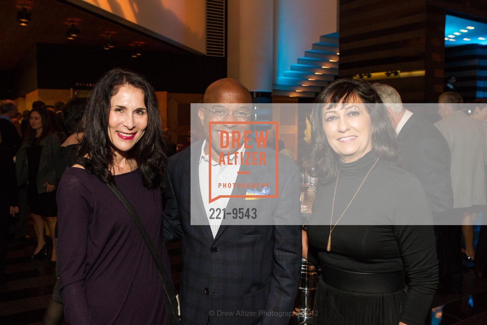 Victoria Hendler, Marcus Keller, Linda Kohler, Jasper Johns and Jay DeFeo Opening Reception at SFMOMA, US, October 30th, 2012, Photo #221-9543 Victoria Hendler, Marcus Keller, Linda Kohler, Photo #221-9543