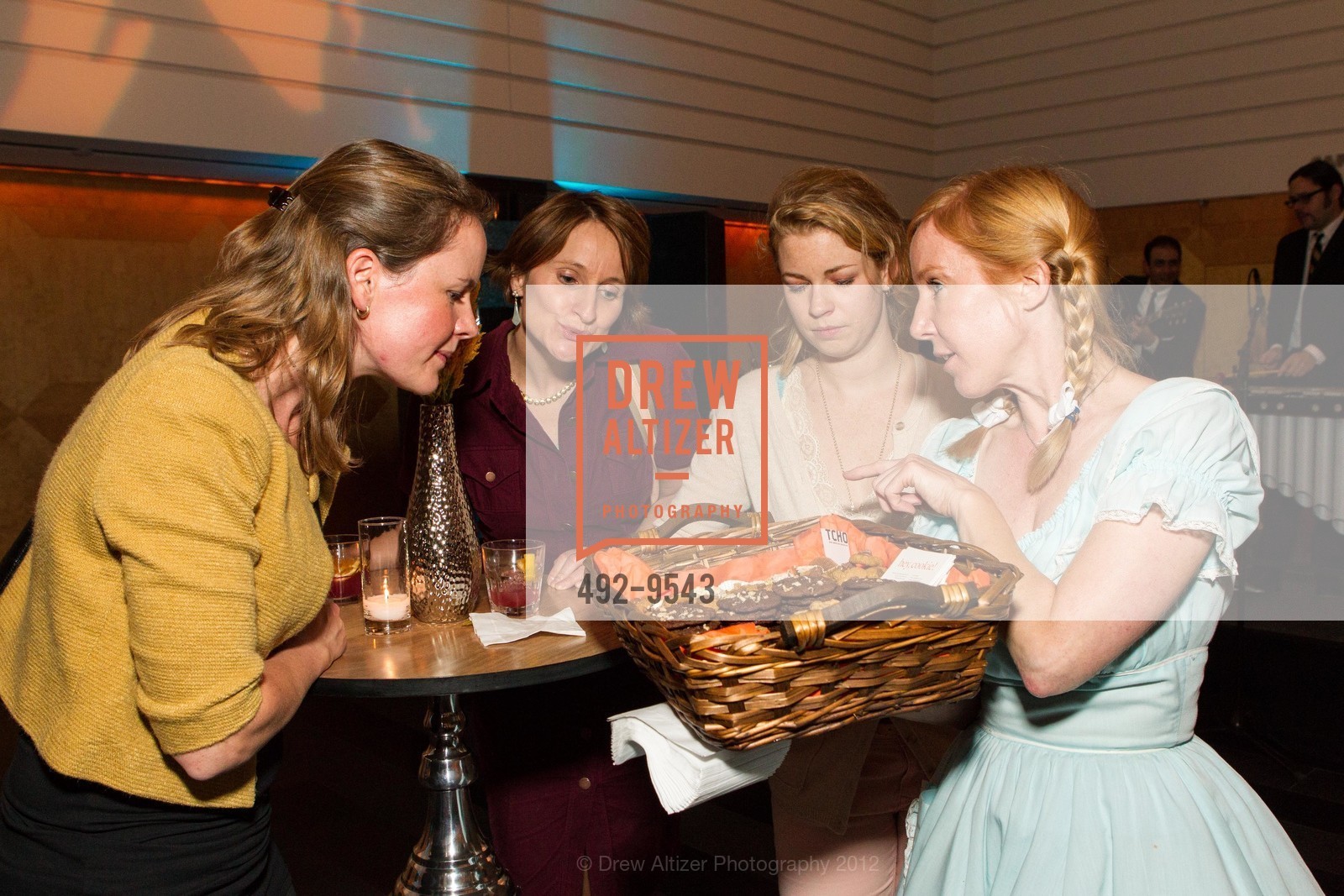 Marjan Esser, Pauline Schrooyen, Jolien Vanlieshot, Krista Hill, Jasper Johns and Jay DeFeo Opening Reception at SFMOMA, US, October 30th, 2012, Photo #492-9543 Marjan Esser, Pauline Schrooyen, Jolien Vanlieshot, Krista Hill, Photo #492-9543