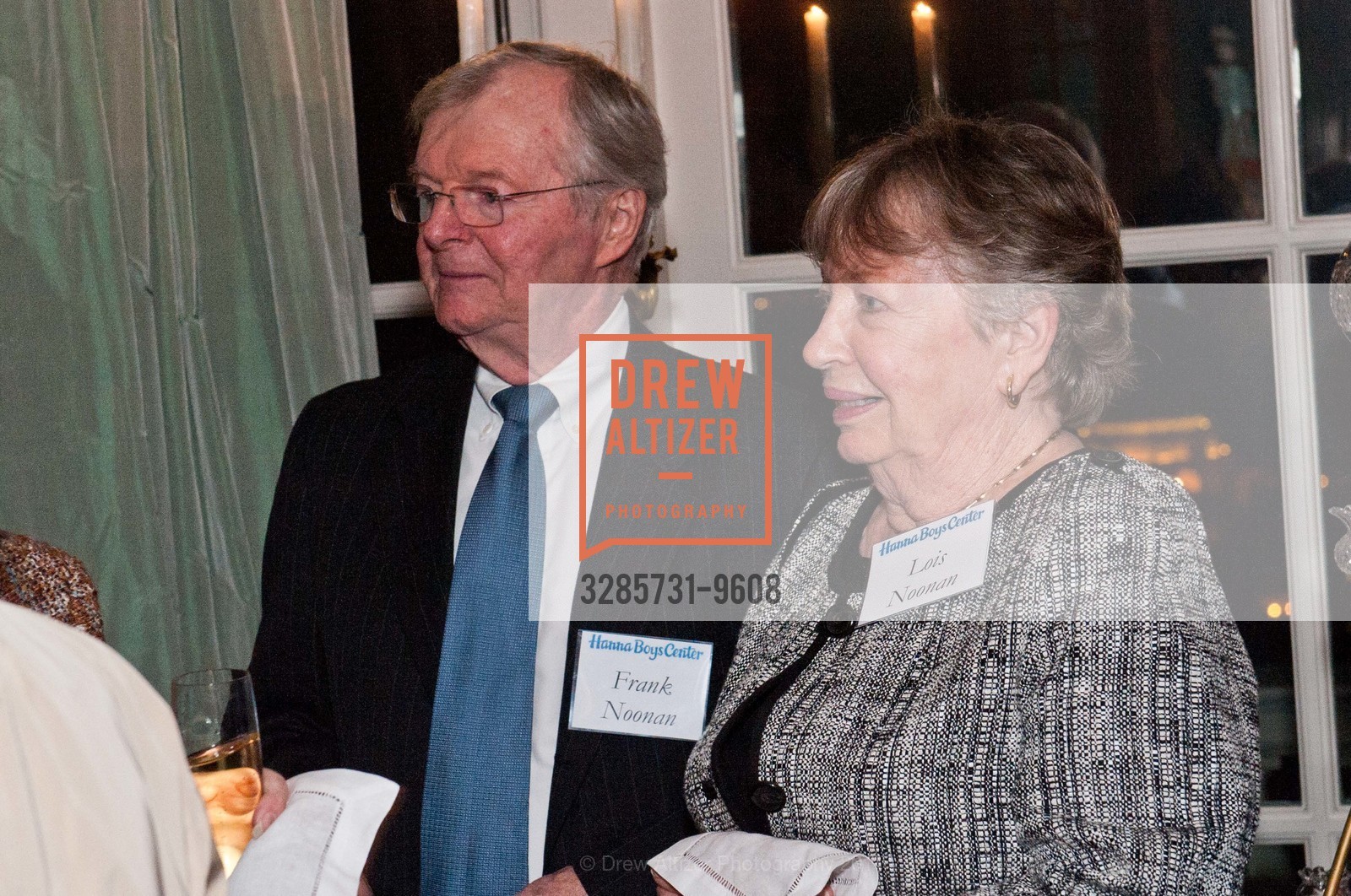 Frank Noonan, Lois Noonan, Cocktail Reception at HANNA BOY'S CENTER, US, November 2nd, 2011, Photo #3285731-9608 Frank Noonan, Lois Noonan, Photo #3285731-9608