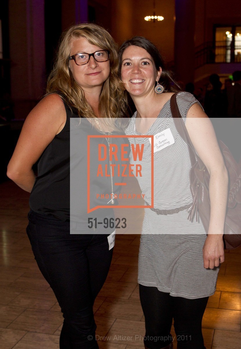 Kelly Cox, Emily Utter, A Common Green, US, September 15th, 2011, Photo #51-9623 Kelly Cox, Emily Utter, Photo #51-9623