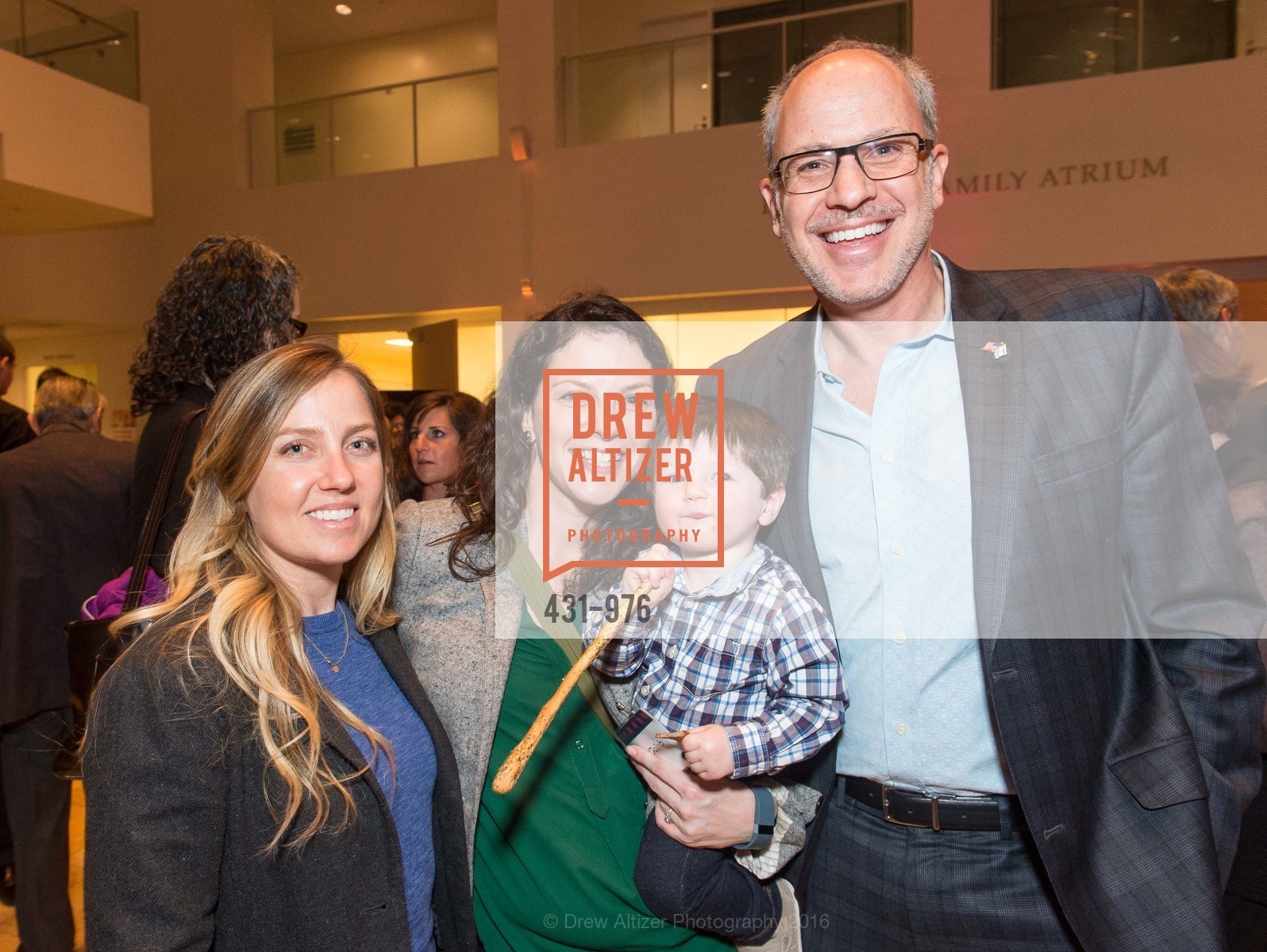 Margot Kelly, Jill Golub, Rennen Golub, Sam Lauter, Photo #431-976