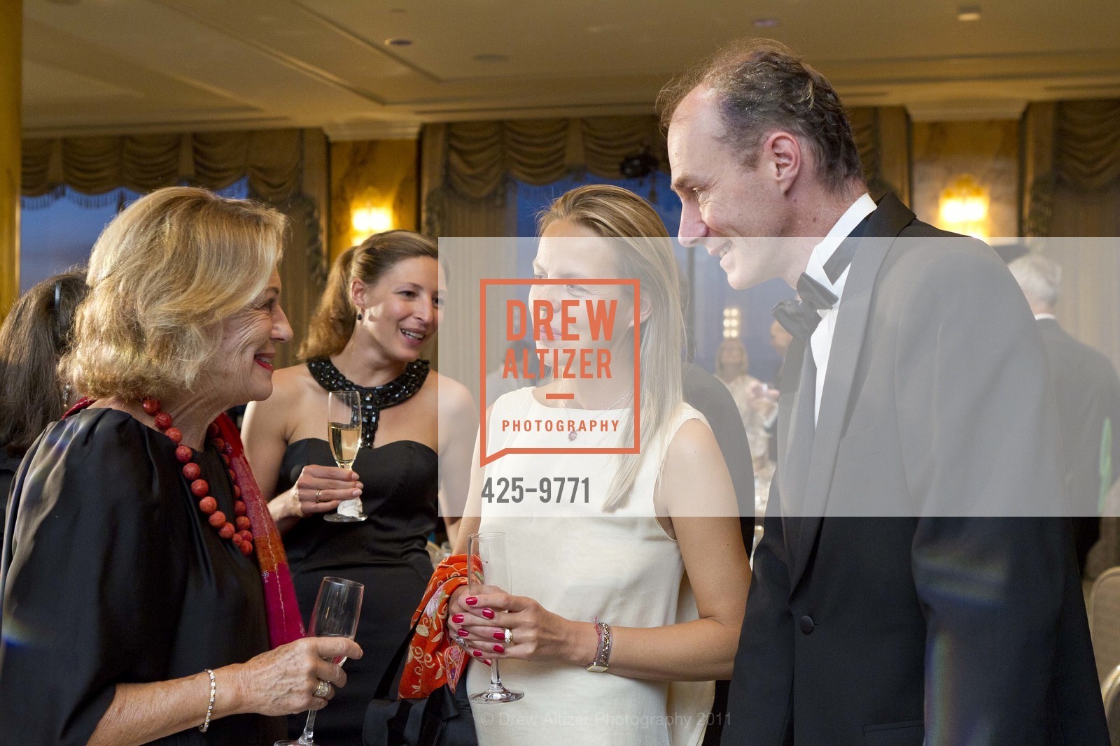 Michelle Levie, Adelaide Fulconis, Thibault Fulconis, "Paris est une Fete" Gala organized by the FRENCH-AMERICAN CULTURAL SOCIETY at the Fairmont in San Francisco, US, September 18th, 2011, Photo #425-9771 Michelle Levie, Adelaide Fulconis, Thibault Fulconis, Photo #425-9771
