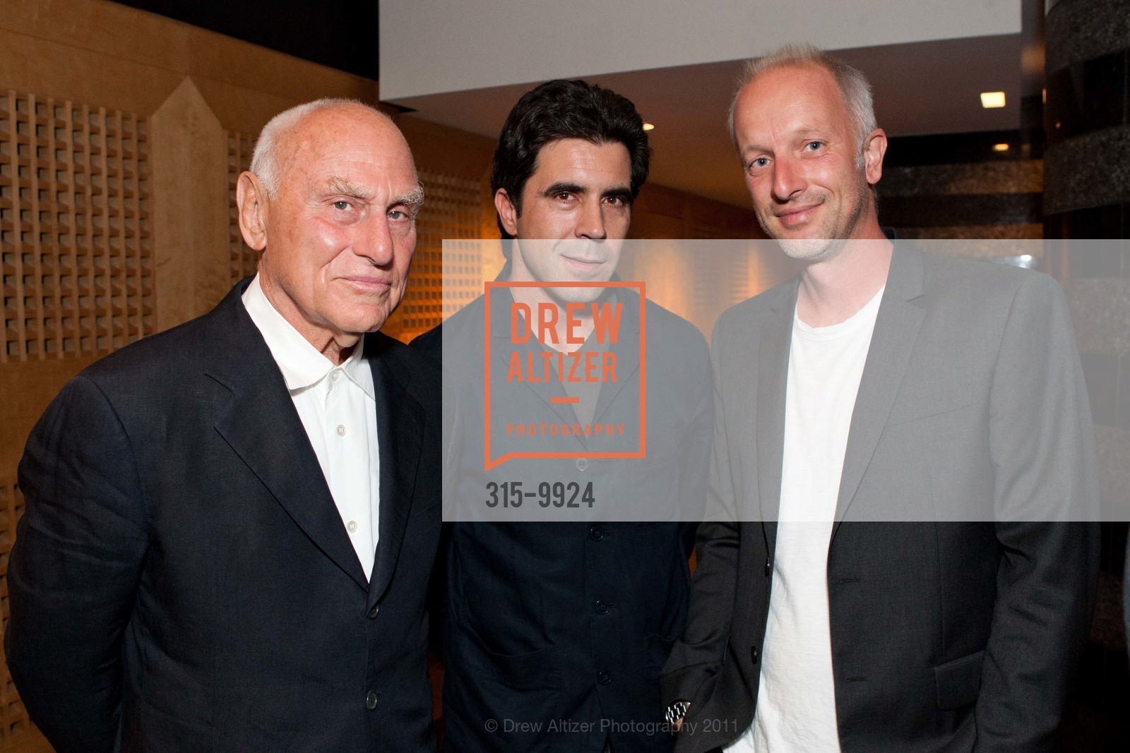 Richard Serra, Shelter Serra, Adrian Swenson, Richard Serra Opening at SFMOMA, US, October 12th, 2011, Photo #315-9924 Richard Serra, Shelter Serra, Adrian Swenson, Photo #315-9924