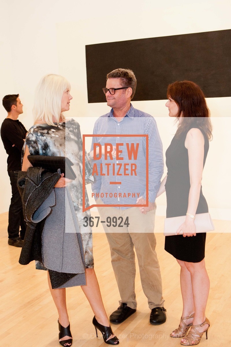 Britta Campbell, Stig Kreps, Katy Galli, Richard Serra Opening at SFMOMA, US, October 12th, 2011, Photo #367-9924 Britta Campbell, Stig Kreps, Katy Galli, Photo #367-9924
