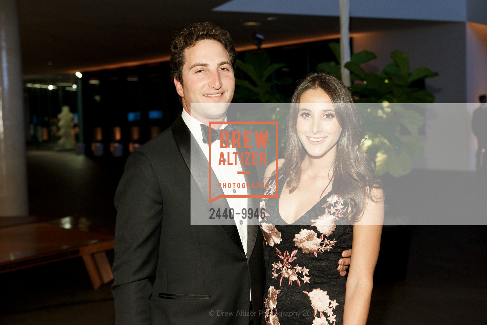 Jason Goldman, Taylor Savitt, Mid-Winter Gala 2018 Sponsored by CARTIER, de Young Museum. 50 Hagiwara Tea Garden Dr, San Francisco, CA 94118, April 6th, 2018, Photo #2440-9946 Jason Goldman, Taylor Savitt, Photo #2440-9946