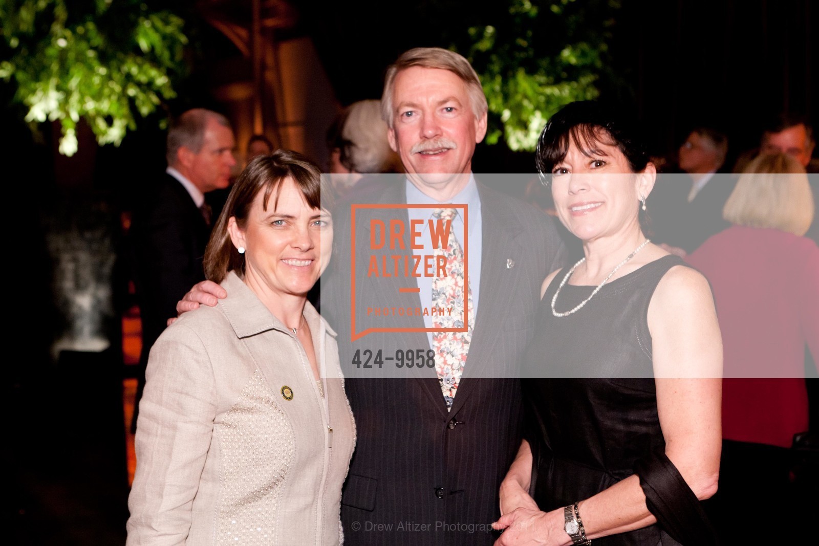 Ruth Coleman, John Jarvis, Danita Rodriguez, CALIFORNIA STATE PARKS FOUNDATION Celebrates Golden Poppy Gala 2010: "An Evening in the State Parks", US, January 23rd, 2011, Photo #424-9958 Ruth Coleman, John Jarvis, Danita Rodriguez, Photo #424-9958
