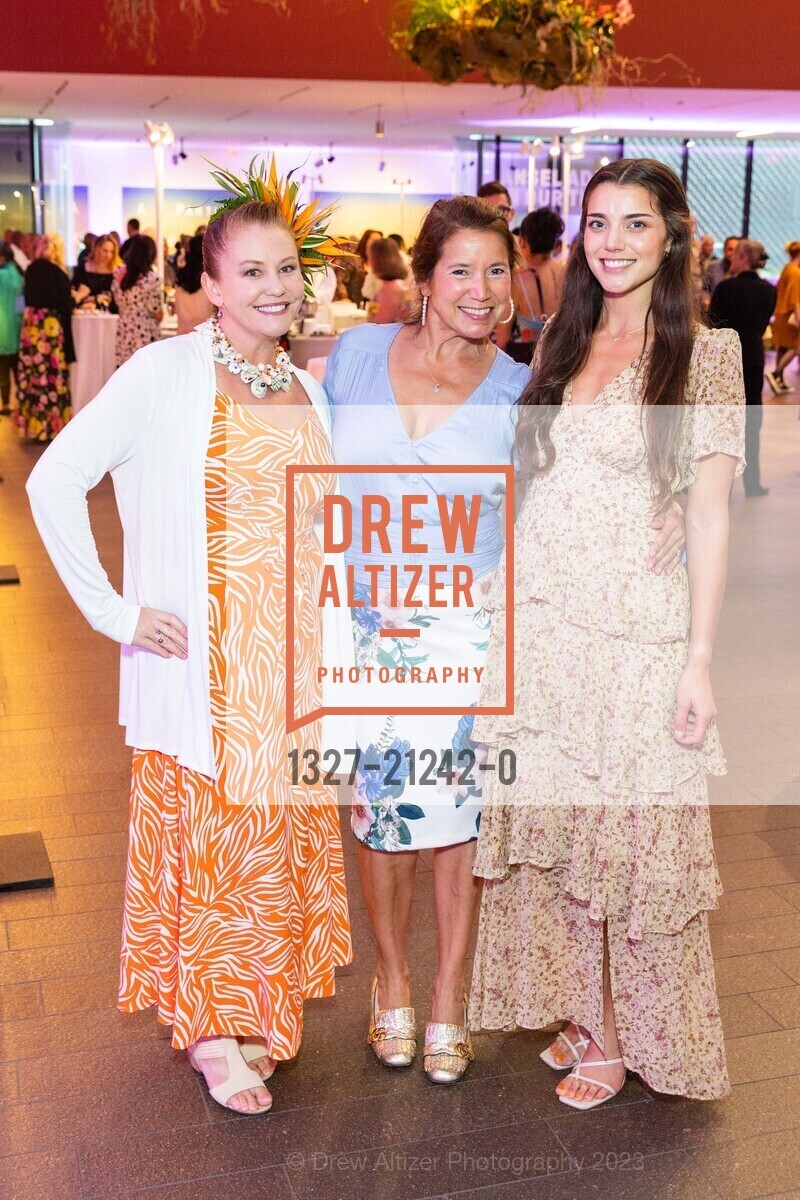 Kelly Robinson, Olivia Kress, Allegra Kress, Bouquets to Art Opening Night 2023, de Young Museum @ 50 Hagiwara Tea Garden Dr, SF, CA 94118 US. de Young Museum @ 50 Hagiwara Tea Garden Dr, SF, CA 94118 US, June 5th, 2023, Photo #1327-21242-0 Kelly Robinson, Olivia Kress, Allegra Kress, Photo #1327-21242-0