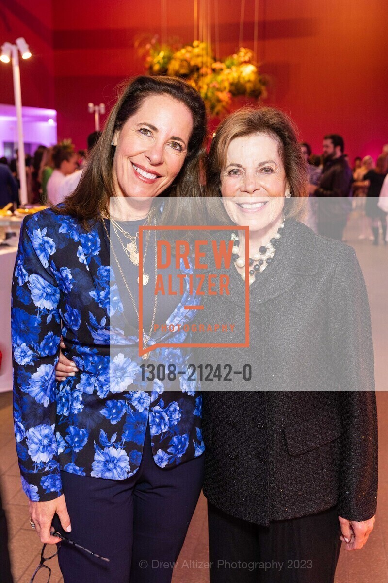 Courtney Della Cava, Kay Hyatt, Bouquets to Art Opening Night 2023, de Young Museum @ 50 Hagiwara Tea Garden Dr, SF, CA 94118 US. de Young Museum @ 50 Hagiwara Tea Garden Dr, SF, CA 94118 US, June 5th, 2023, Photo #1308-21242-0 Courtney Della Cava, Kay Hyatt, Photo #1308-21242-0