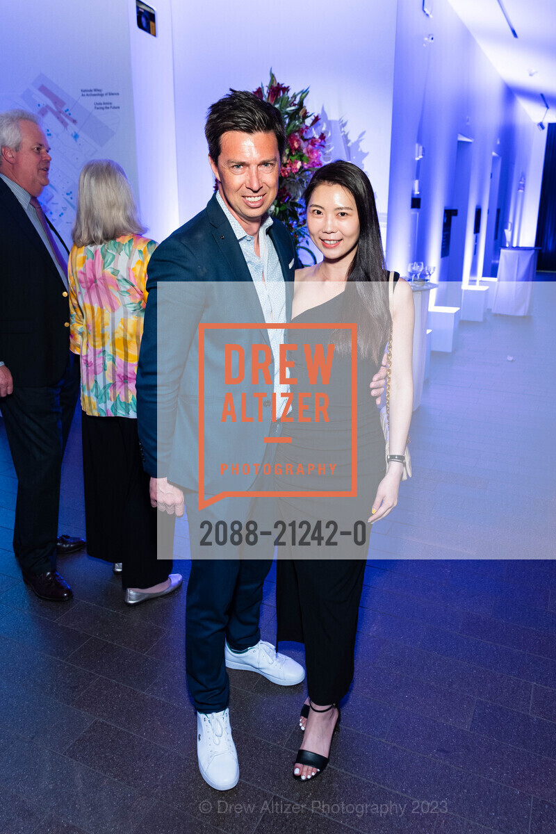 Shawn, Bouquets to Art Opening Night 2023, de Young Museum @ 50 Hagiwara Tea Garden Dr, SF, CA 94118 US. de Young Museum @ 50 Hagiwara Tea Garden Dr, SF, CA 94118 US, June 5th, 2023, Photo #2088-21242-0 Shawn, Photo #2088-21242-0