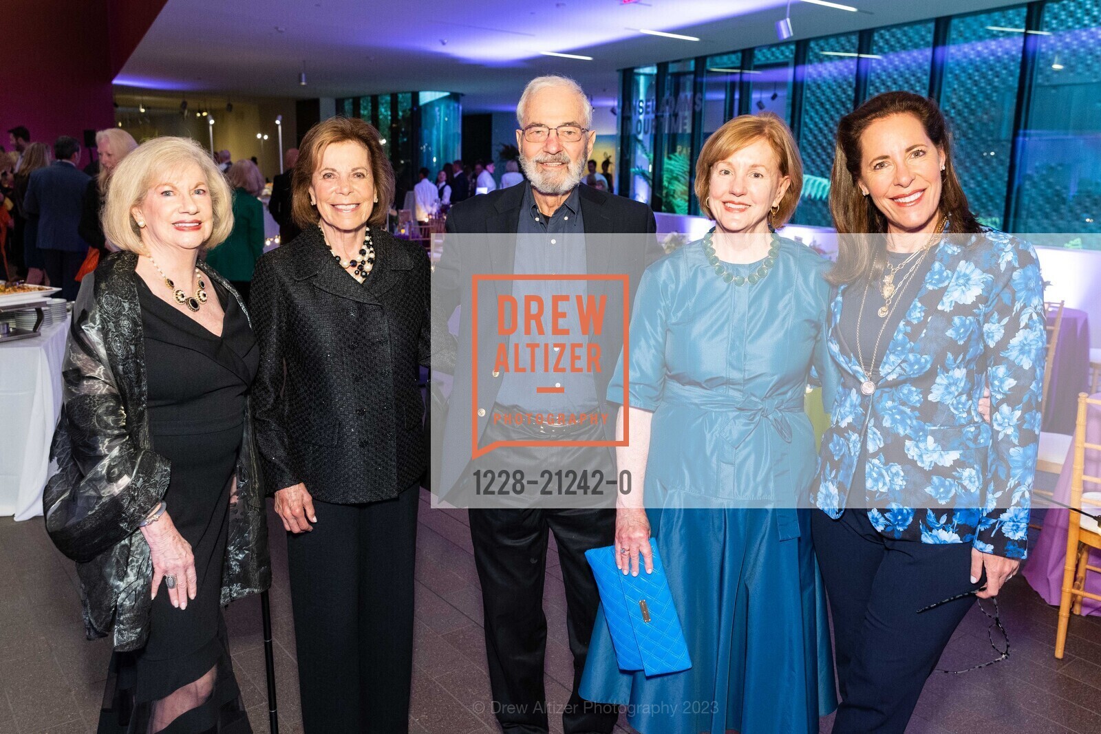 Marjorie Shank, Kay Hyatt, Stewart Carlin, Nancy Noakes, Courtney Della Cava, Bouquets to Art Opening Night 2023, de Young Museum @ 50 Hagiwara Tea Garden Dr, SF, CA 94118 US. de Young Museum @ 50 Hagiwara Tea Garden Dr, SF, CA 94118 US, June 5th, 2023, Photo #1228-21242-0 Marjorie Shank, Kay Hyatt, Stewart Carlin, Nancy Noakes, Courtney Della Cava, Photo #1228-21242-0