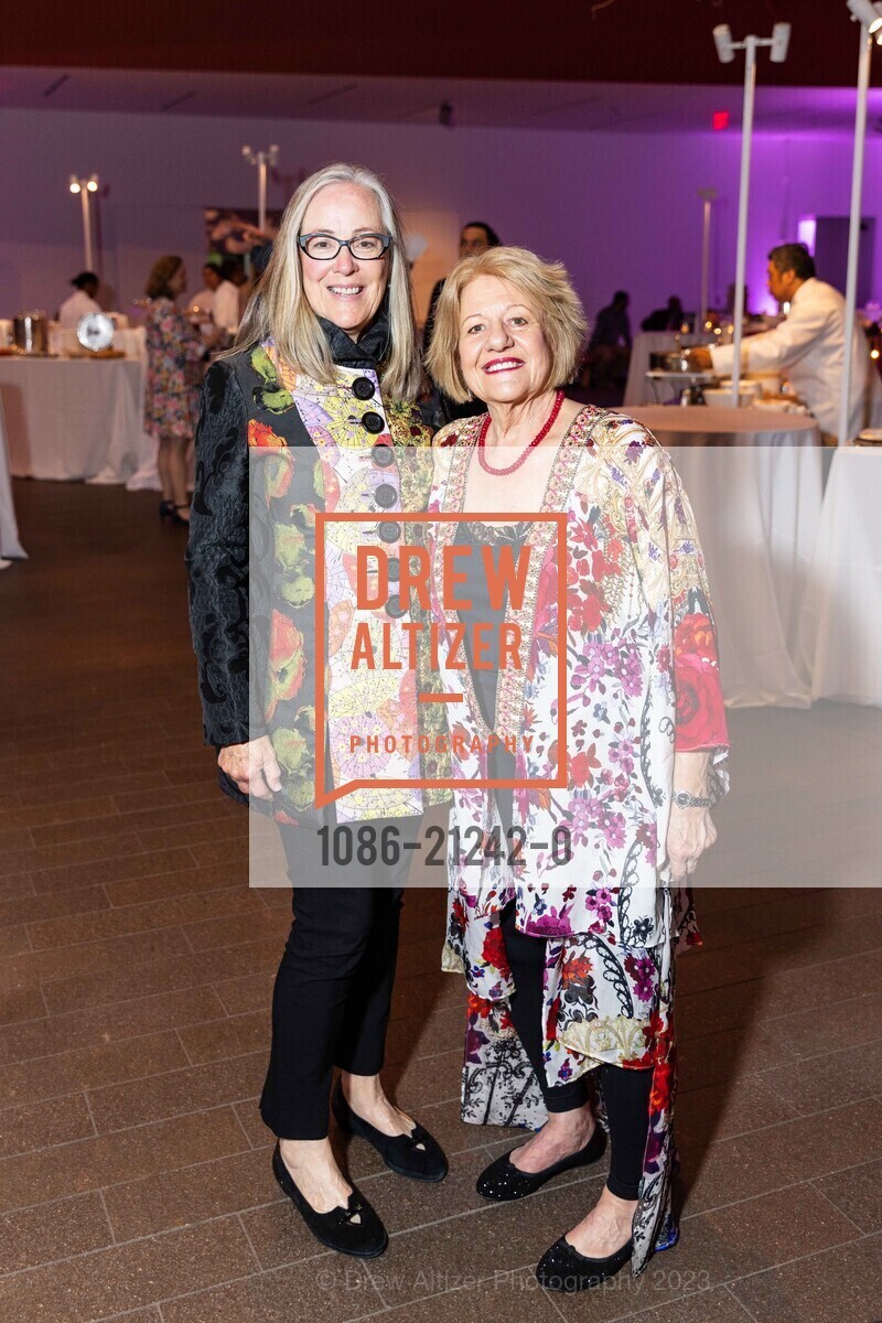 Josie McGann, Karen Mohr, Bouquets to Art Opening Night 2023, de Young Museum @ 50 Hagiwara Tea Garden Dr, SF, CA 94118 US. de Young Museum @ 50 Hagiwara Tea Garden Dr, SF, CA 94118 US, June 5th, 2023, Photo #1086-21242-0 Josie McGann, Karen Mohr, Photo #1086-21242-0